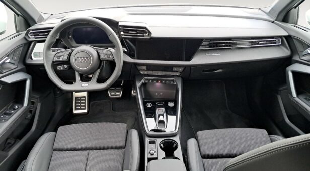 AUDI A3 BERLINA CON PORTON 1.5 40 TFSI E S TRONIC ALLSTREET GENUINE 204 5p