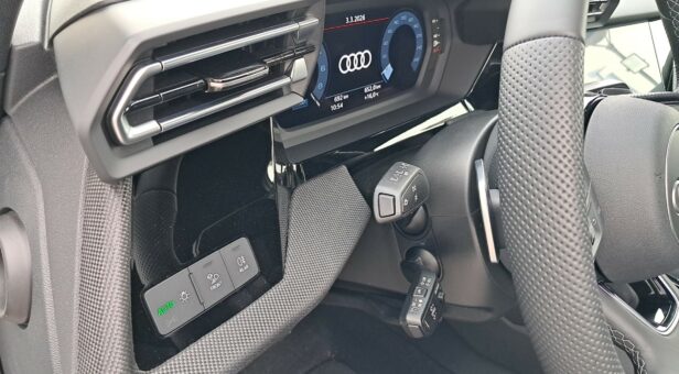 AUDI A3 BERLINA CON PORTON 1.5 40 TFSI E S TRONIC ALLSTREET GENUINE 204 5p