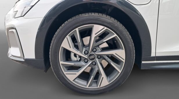AUDI A3 BERLINA CON PORTON 1.5 40 TFSI E S TRONIC ALLSTREET GENUINE 204 5p
