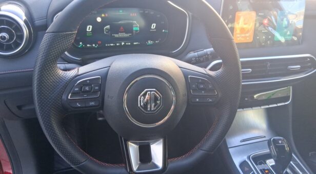 MG MG EHS MG EHS 1.5T 16.6kwh EDU 2WD COM LHD Dark