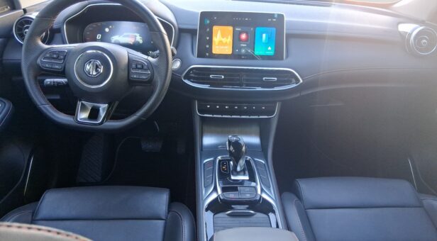 MG MG EHS MG EHS 1.5T 16.6kwh EDU 2WD COM LHD Dark