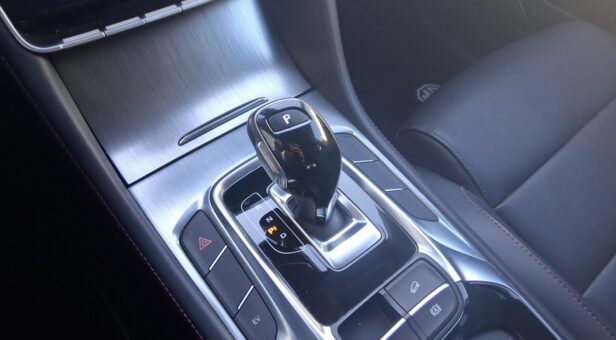 MG MG EHS MG EHS 1.5T 16.6kwh EDU 2WD COM LHD Dark