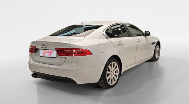 JAGUAR XE SEDAN 2.0D 180PS PURE AUTO 180 4p