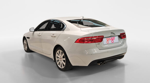 JAGUAR XE SEDAN 2.0D 180PS PURE AUTO 180 4p