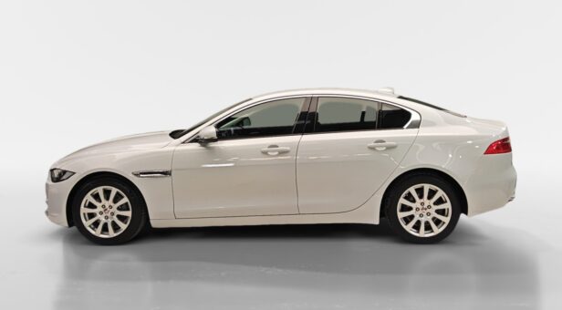 JAGUAR XE SEDAN 2.0D 180PS PURE AUTO 180 4p