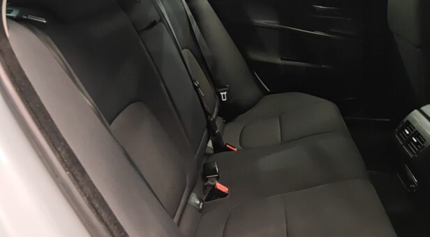 JAGUAR XE SEDAN 2.0D 180PS PURE AUTO 180 4p