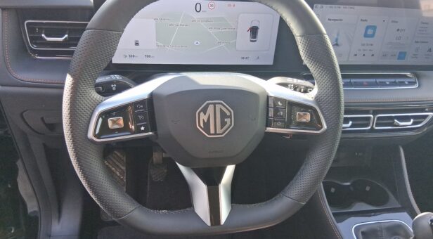 MG MG EHS MG HS 1.5T MT 2wd LUX LHD MY24