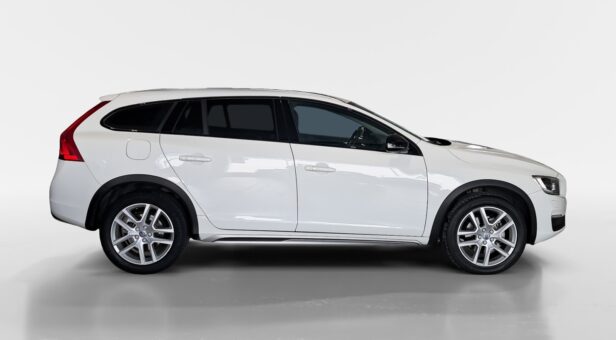 VOLVO V60 CROSS COUNTRY FAMILIAR 2.0 D3 MOMENTUM AUTO 150 5p