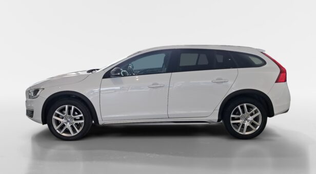VOLVO V60 CROSS COUNTRY FAMILIAR 2.0 D3 MOMENTUM AUTO 150 5p