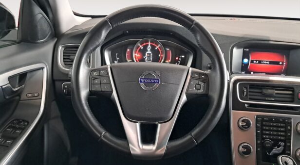 VOLVO V60 CROSS COUNTRY FAMILIAR 2.0 D3 MOMENTUM AUTO 150 5p