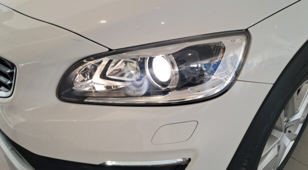 VOLVO V60 CROSS COUNTRY FAMILIAR 2.0 D3 MOMENTUM AUTO 150 5p