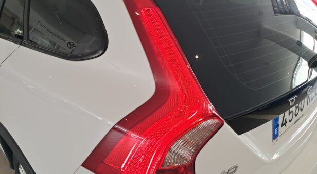 VOLVO V60 CROSS COUNTRY FAMILIAR 2.0 D3 MOMENTUM AUTO 150 5p
