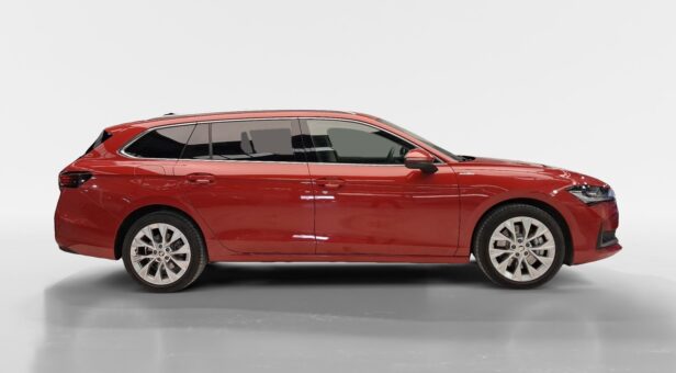 SKODA SUPERB FAMILIAR 1.5 TSI PHEV 110KW DSG L&K COMBI 150 5p SKODA SUPERB FAMILIAR 1.5 TSI PHEV 110KW DSG L&K COMBI 150 5p