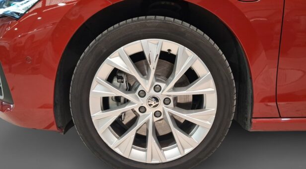 SKODA SUPERB FAMILIAR 1.5 TSI PHEV 110KW DSG L&K COMBI 150 5p SKODA SUPERB FAMILIAR 1.5 TSI PHEV 110KW DSG L&K COMBI 150 5p