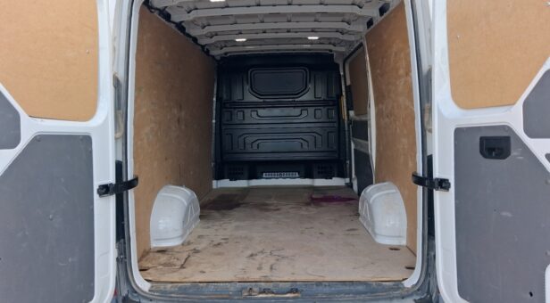 VOLKSWAGEN COMERCIALES LCV CRAFTER 35 FURGON BATALLA MEDIA L3H2 2.0 TDI FWD 103 KW (140 cv) 6 VEL. 3500 KG