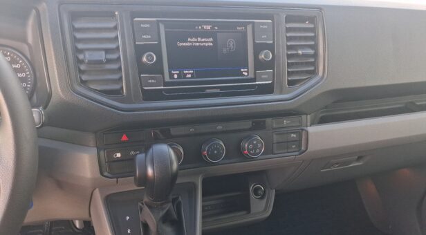 VOLKSWAGEN COMERCIALES LCV CRAFTER 35 FURGON BATALLA MEDIA L3H2 2.0 TDI FWD 103 KW (140 cv) AUT 8 VEL. 3500 KG