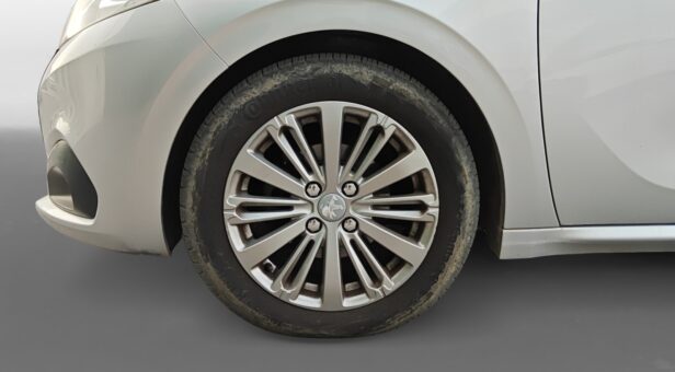 PEUGEOT 208 BERLINA CON PORTON 1.2L PURETECH 81KW SIGNATURE AUTO 110 5p