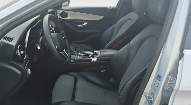 MERCEDES C-CLASS SEDAN 2.0 C 220 D 4MATIC AUTO 194 4p