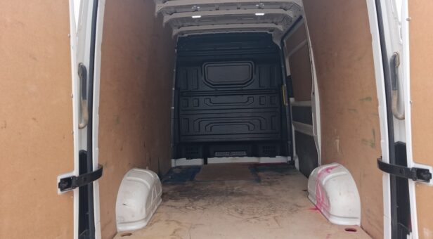 VOLKSWAGEN COMERCIALES LCV CRAFTER 35 Furgón Batalla Media L3H2 2.0 TDI FWD 103 kW (140 CV) 6 Vel. 3500 kg