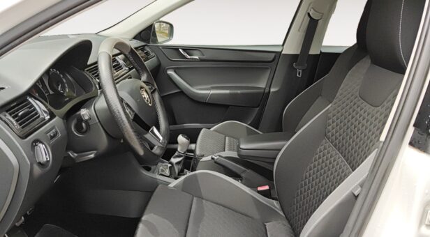 SKODA RAPID BERLINA CON PORTON 1.2 TSI AMBITION 86 5p