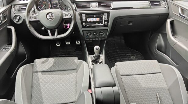 SKODA RAPID BERLINA CON PORTON 1.2 TSI AMBITION 86 5p
