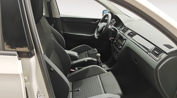 SKODA RAPID BERLINA CON PORTON 1.2 TSI AMBITION 86 5p