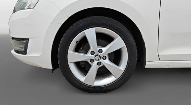 SKODA RAPID BERLINA CON PORTON 1.2 TSI AMBITION 86 5p