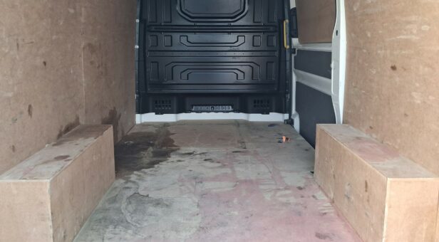 VOLKSWAGEN COMERCIALES LCV CRAFTER 35 FURGON BATALLA MEDIA L3H2 2.0 TDI FWD 103 KW (140 cv) 6 VEL. 3500 KG