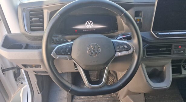 VOLKSWAGEN COMERCIALES LCV CRAFTER 35 FURGON BATALLA MEDIA L3H2 2.0 TDI FWD 103 KW (140 cv) AUT 8 VEL. 3500 KG