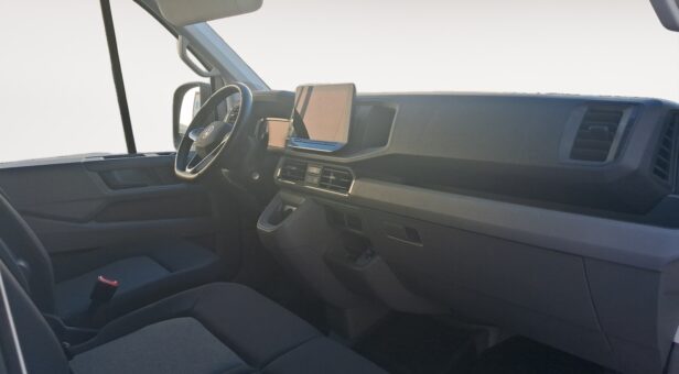 VOLKSWAGEN COMERCIALES LCV CRAFTER 35 FURGON BATALLA MEDIA L3H2 2.0 TDI FWD 103 KW (140 cv) AUT 8 VEL. 3500 KG