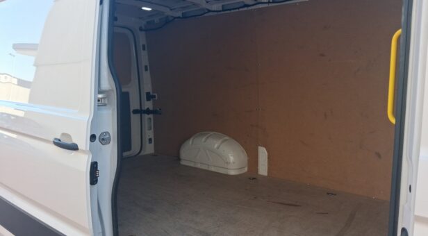 VOLKSWAGEN COMERCIALES LCV CRAFTER 35 FURGON BATALLA MEDIA L3H2 2.0 TDI FWD 103 KW (140 cv) AUT 8 VEL. 3500 KG