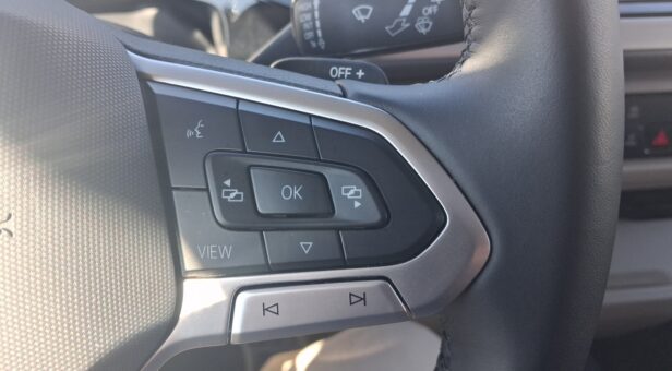 VOLKSWAGEN COMERCIALES LCV MULTI VAN LIFE 1.5 EHYBRID 130 KW (177 cv) / 100 KW (136 CV) DSG 6 VEL. 4MOTION 19,7 KWH VOLKSWAGEN COMERCIALES LCV MULTI VAN LIFE 1.5 EHYBRID 130 KW (177 cv) / 100 KW (136 CV) DSG 6 VEL. 4MOTION 19,7 KWH