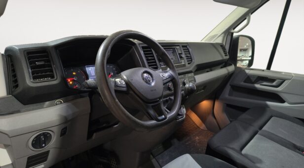 VOLKSWAGEN CRAFTER FURGON 2.0 TDI 75KW 35 MWB 102 4p