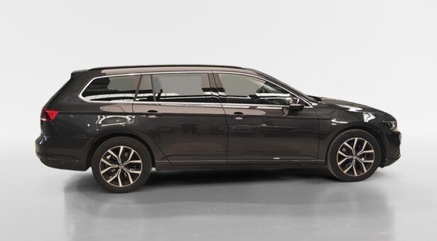 VOLKSWAGEN PASSAT VARIANT EXECUTIVE 2.0 TDI 110 KW (150 cv) 6 VEL.