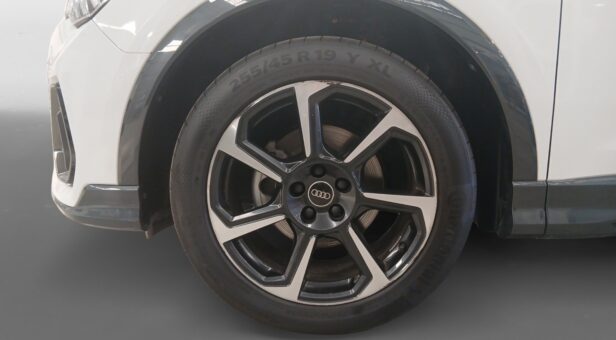 AUDI Q3 TODOTERRENO 1.5 35 TFSI S TRONIC BLACK LINE 150 5p