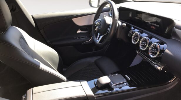 MERCEDES CLA -CLASS CLA 180 PROGRESSIVE Line