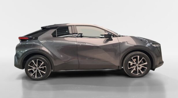 TOYOTA C-HR Toyota C-HR 220PH e-CVT 5P Advance