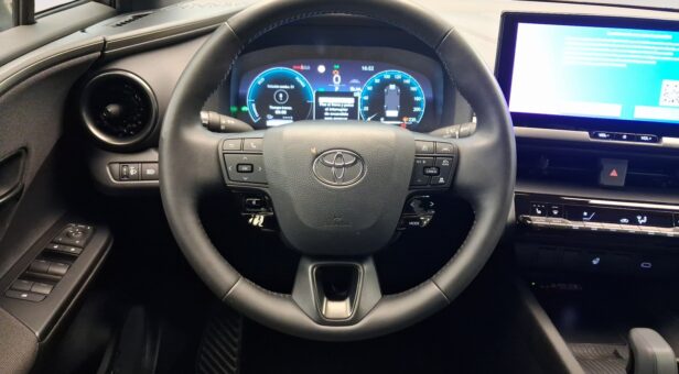 TOYOTA C-HR Toyota C-HR 220PH e-CVT 5P Advance