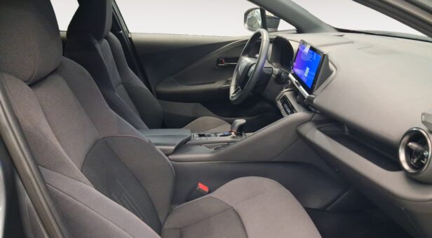 TOYOTA C-HR Toyota C-HR 220PH e-CVT 5P Advance