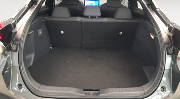 TOYOTA C-HR Toyota C-HR 220PH e-CVT 5P Advance