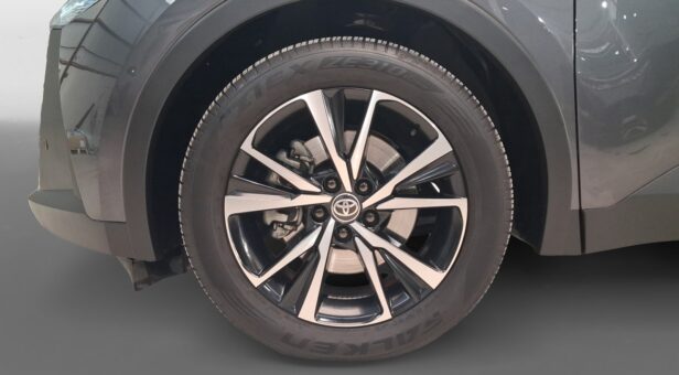 TOYOTA C-HR Toyota C-HR 220PH e-CVT 5P Advance