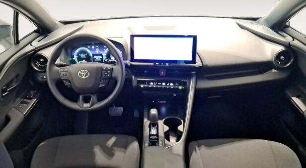 TOYOTA C-HR Toyota C-HR 140H e-CVT 5P Advance