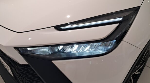 TOYOTA C-HR Toyota C-HR 140H e-CVT 5P Advance