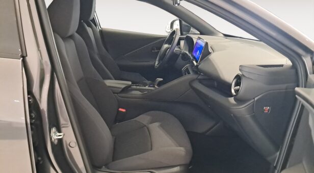 TOYOTA C-HR Toyota C-HR 140H e-CVT 5P Advance
