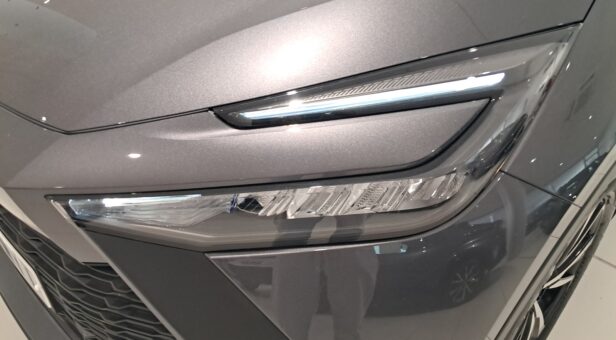 TOYOTA C-HR Toyota C-HR 140H e-CVT 5P Advance