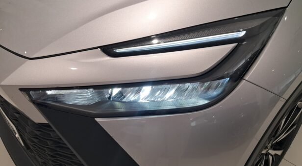 TOYOTA C-HR Toyota C-HR 140H e-CVT 5P Advance