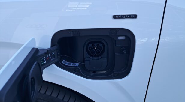 AUDI Q3 TODOTERRENO 1.5 PHEV S TRONIC S LINE 272 5p AUDI Q3 TODOTERRENO 1.5 PHEV S TRONIC S LINE 272 5p