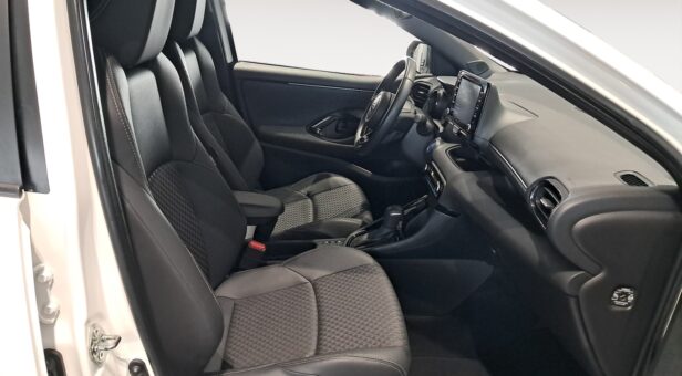 TOYOTA YARIS Yaris 120H e-CVT 5P Style