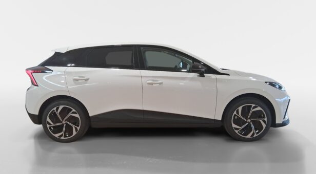 MG MG 4 MG MG4 MCE EDU 64KWh LUX