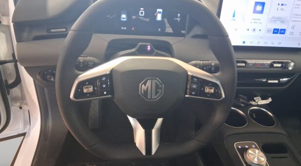 MG MG 4 MG MG4 MCE EDU 64KWh LUX